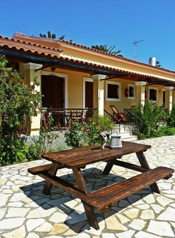 Feeloxenia Corfu Apartments Akharavi Extérieur photo